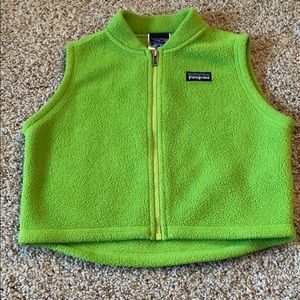 Infant Patagonia fleece vest💚